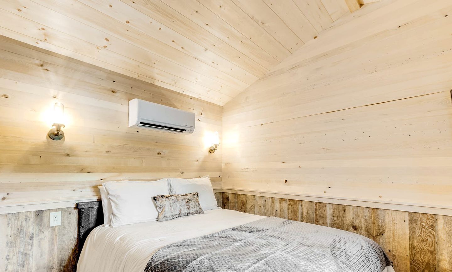 3 slaapkamers, een strijkplank/strijkijzer, wifi, beddengoed