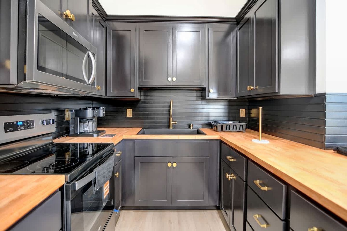 Coffee/tea maker, microwave, oven, stovetop