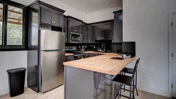 Coffee/tea maker, microwave, oven, stovetop