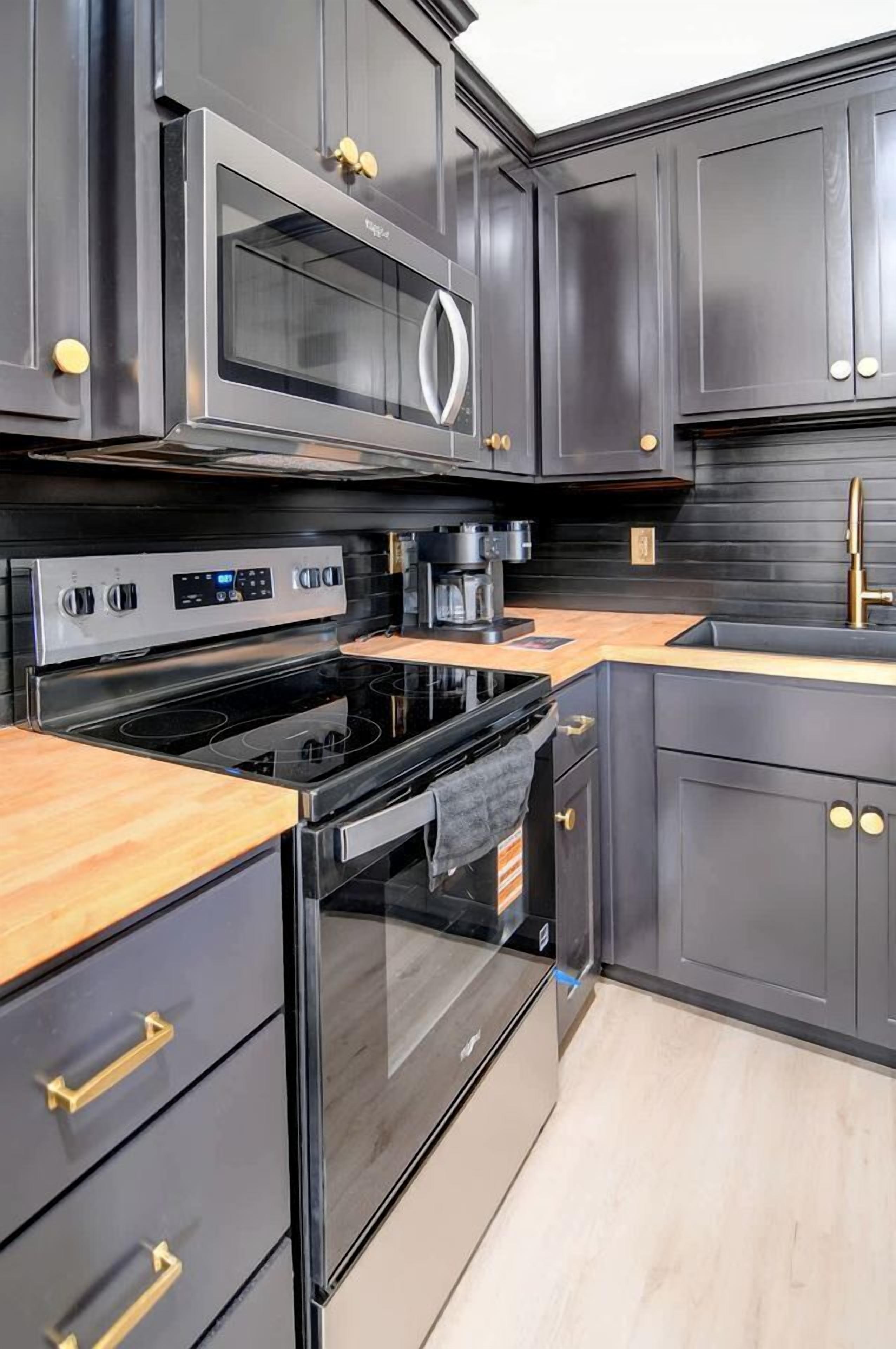 Coffee/tea maker, microwave, oven, stovetop