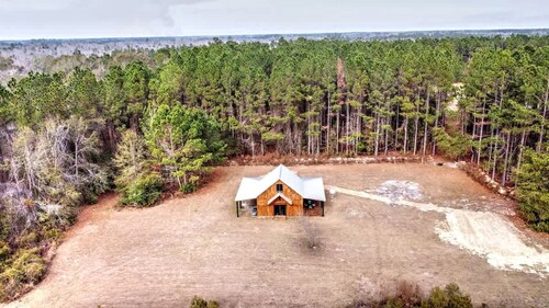 Luxury Vineyard Barn Retreat with Private Trails Near Nashville, Georgia