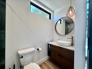 Hair dryer, towels - Fantastic Tiny House Fully Equipped with Glass Ceiling in Orderville, Utah (Orderville)