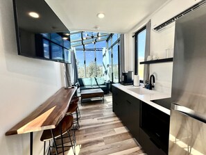 Private kitchen - Fantastic Tiny House Fully Equipped with Glass Ceiling in Orderville, Utah (Orderville)