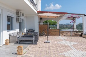 Outdoor dining - Vrbo Property (Lixouri)