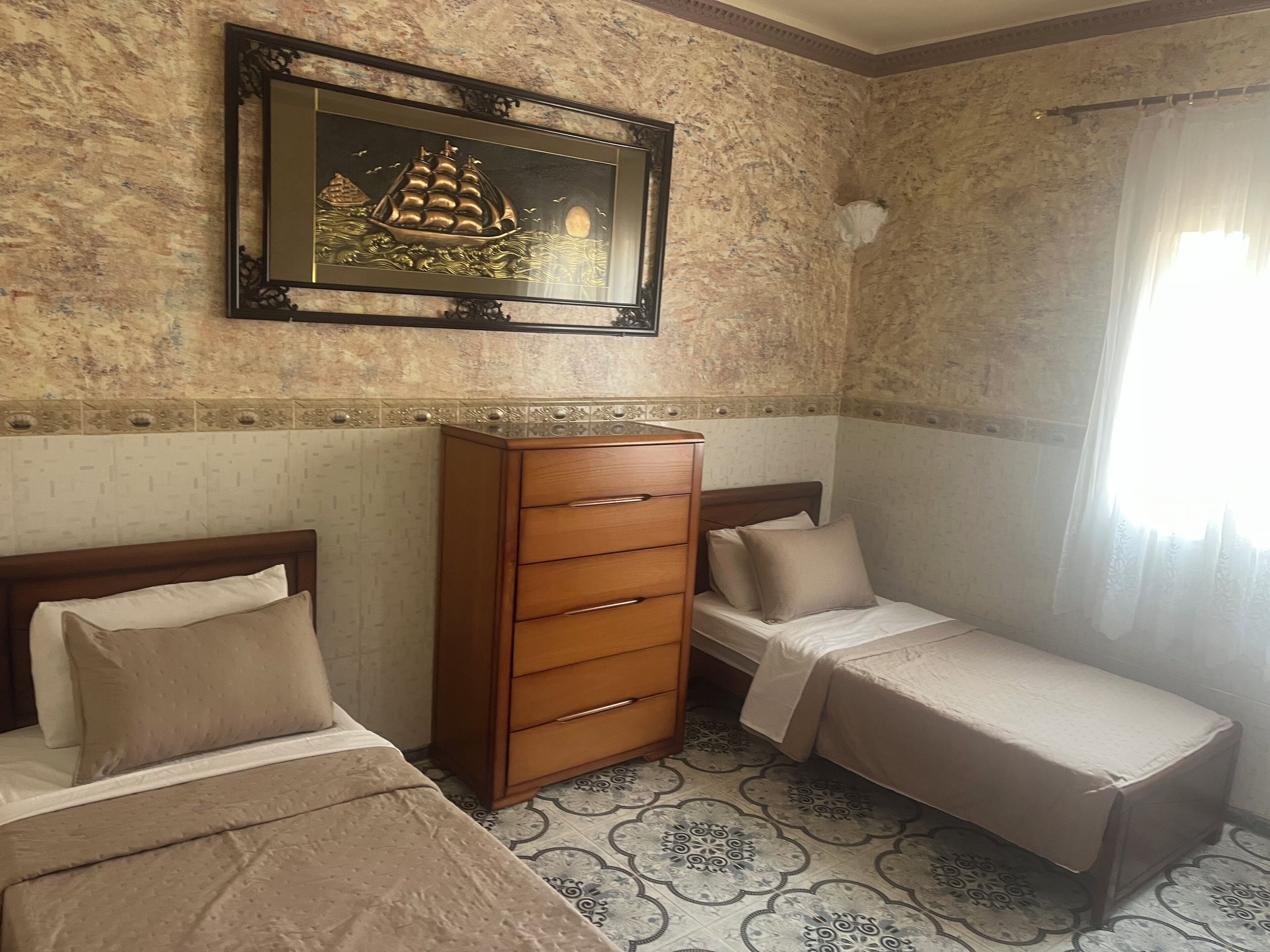 3 chambres, fer et planche à repasser, Wi-Fi gratuit, draps fournis