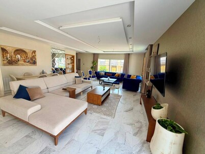 Floor of a Luxury Villa (3 Bedrooms + 3 Bathrooms) – Sousse