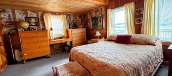 Family and Dog Friendly Lakefront Cabin in Maine near Tidal Falls and Kisma Preserve