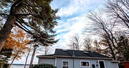 Family and Dog Friendly Lakefront Cabin in Maine near Tidal Falls and Kisma Preserve