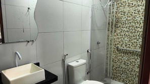 Classic Double or Twin Room, Lanai | Bathroom | Free toiletries, hair dryer, towels, soap - POUSADA ACONCHEGO SANTARÉM (Barreirinhas)