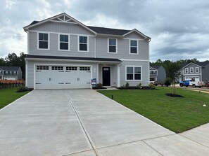 Exterior - Delightful 4-bedroom house with AC in charming Lancaster (Lancaster)