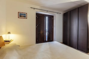 Ferros/tábuas de passar roupa, Wi-Fi, roupa de cama