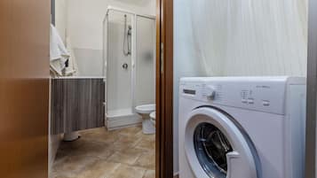 Doccia, asciugacapelli, bidet, asciugamani
