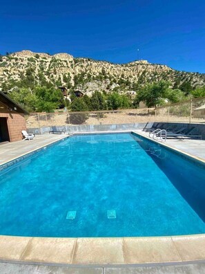 Pool - Luxury Cabin Rental for Utah Glamping Zion (Orderville)