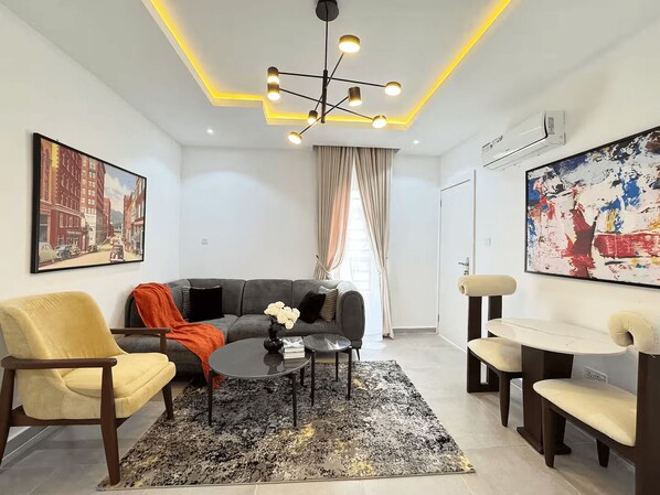 Living area - Radiant 1-Bedroom in Victoria Island with Pool, Fast Wi-Fi & 24/7 Power (Lagos)