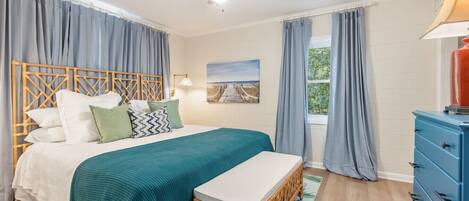 6 bedrooms, desk, iron/ironing board, travel cot