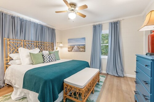 Salt & Serenity | Sleeps 14·Game Room·Walk to Beach