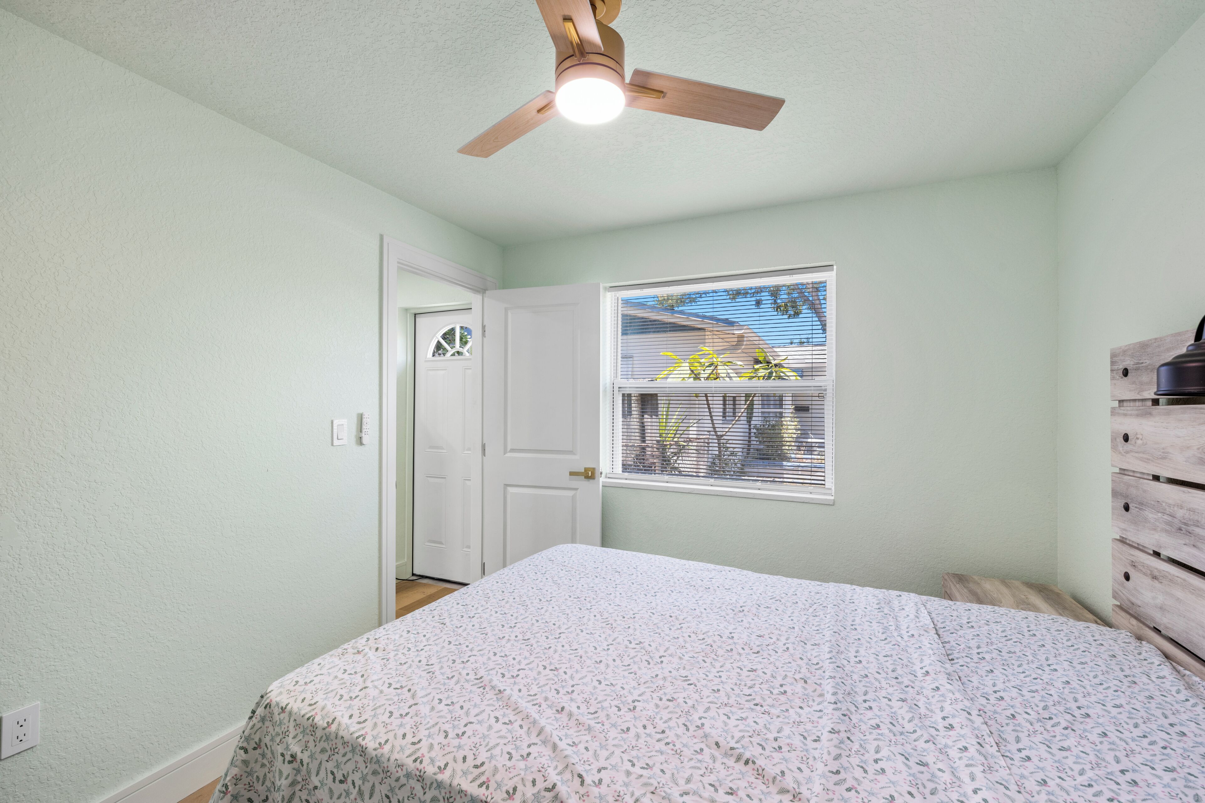 3 bedrooms, iron/ironing board, internet