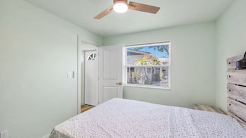 3 bedrooms, iron/ironing board, internet