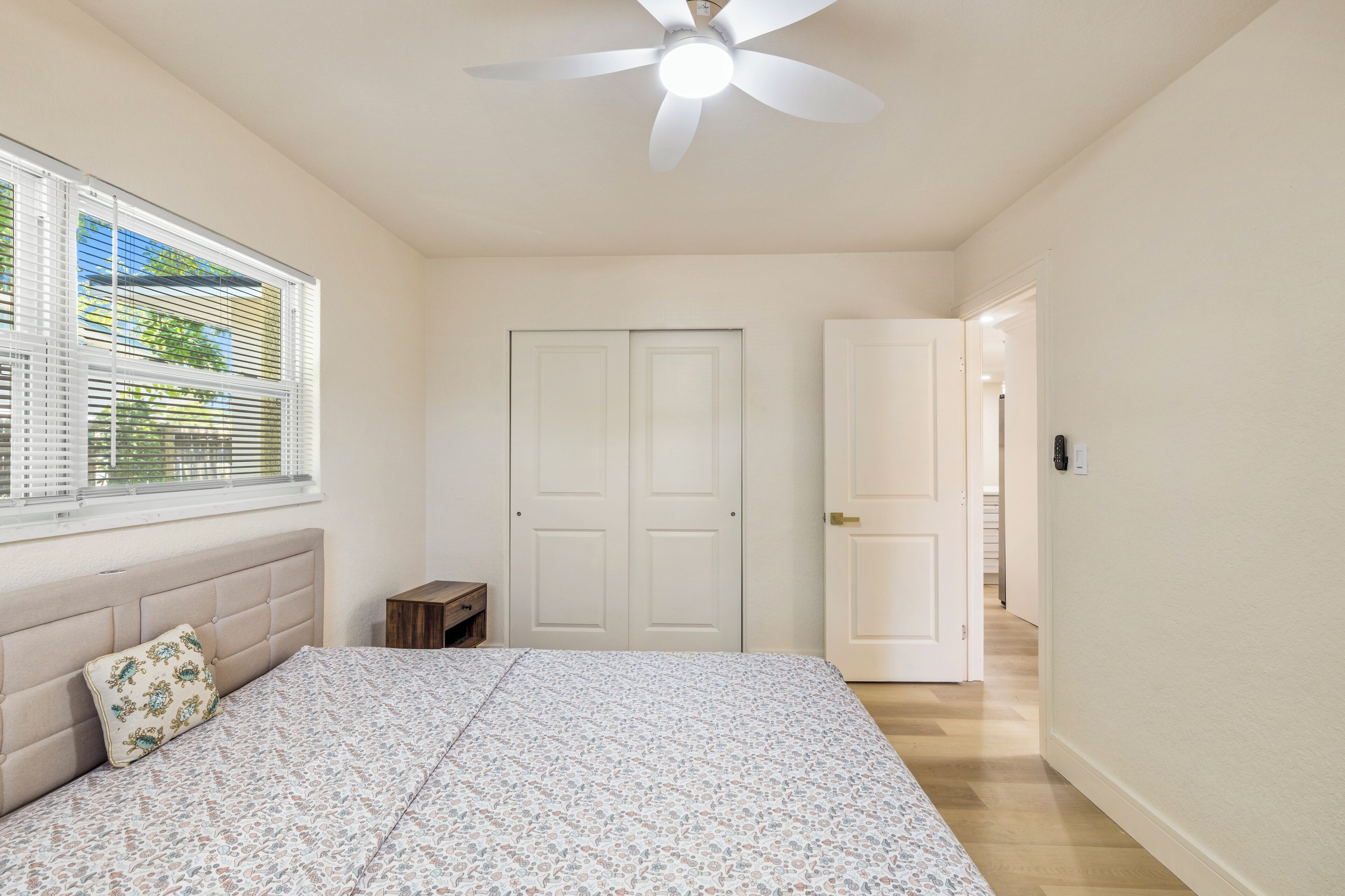 3 bedrooms, iron/ironing board, internet