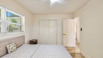 3 bedrooms, iron/ironing board, internet