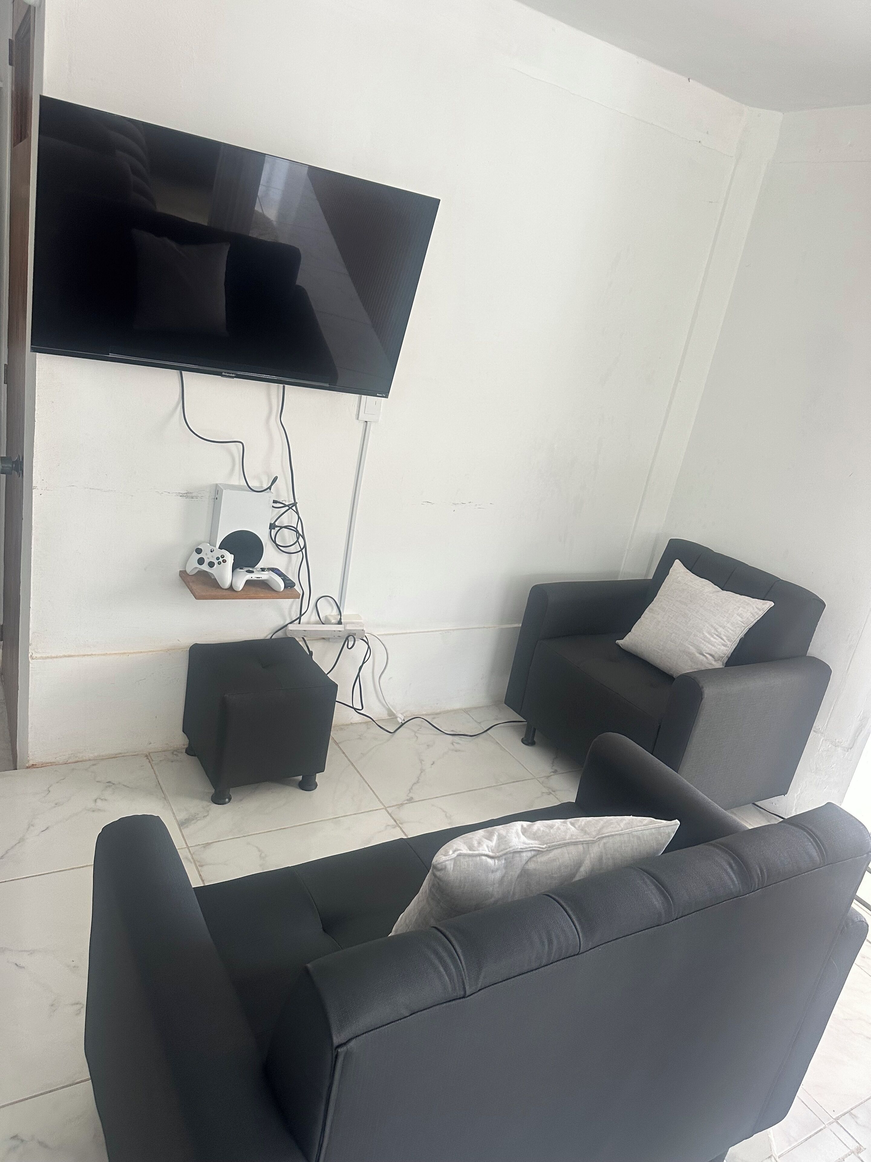 Fireplace, video games, table tennis, books