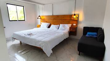 5 bedrooms, in-room safe, desk, iron/ironing board