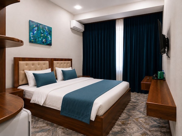 Superior Double Room, Balcony, City View | Desk, laptop workspace, WiFi (free)