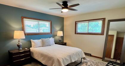 Spacious Independence Home - Conveniently Located
