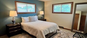Spacious Independence Home - Conveniently Located