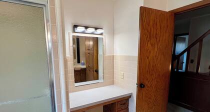 Spacious Independence Home - Conveniently Located