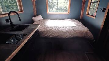 2 bedrooms, WiFi (surcharge), bed sheets