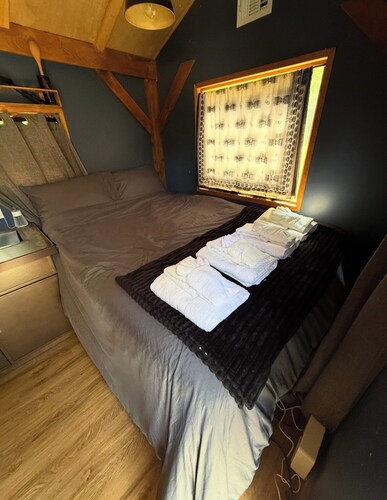 6 acres of private wilderness surrounded by creek