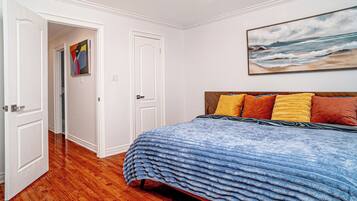 Iron/ironing board, WiFi, bed sheets