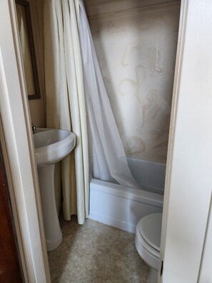Towels, soap, shampoo, toilet paper -  Comfortable Quiet Downtown Studio Full Kitchen (Havre)