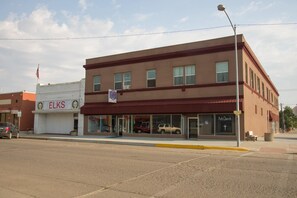 Exterior -  Comfortable Quiet Downtown Studio Full Kitchen (Havre)
