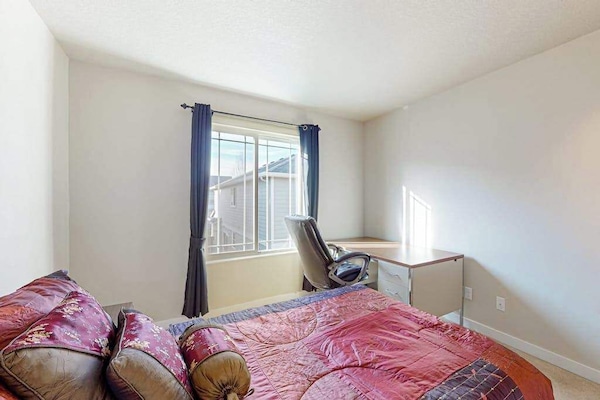 3 bedrooms, desk, iron/ironing board, WiFi