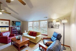 A living room with a sofa, armchairs, a coffee table, and a floor lamp. - Lovely 3BR Oregon Wine Country - Washer & Dryer (McMinnville)