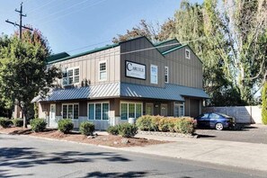 A two-story building with a sign reading 'Carlyle.' - Lovely 3BR Oregon Wine Country - Washer & Dryer (McMinnville)