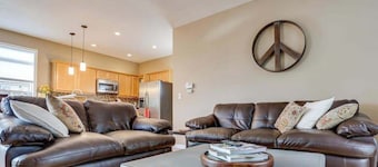 Historic 3BR Columbia Gorge - Hot Tub