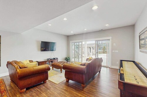 Luxury home - wine country - private pool, hot tub