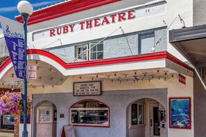 A Ruby Theatre building with a marquee sign, a parking sign, and a poster. - Huge 3BR Lakefront - Hot Tub - Dock - Deck (Chelan)