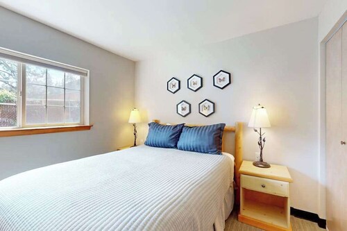 Downtown 1BR 1st-Floor - Icicle Village Resort