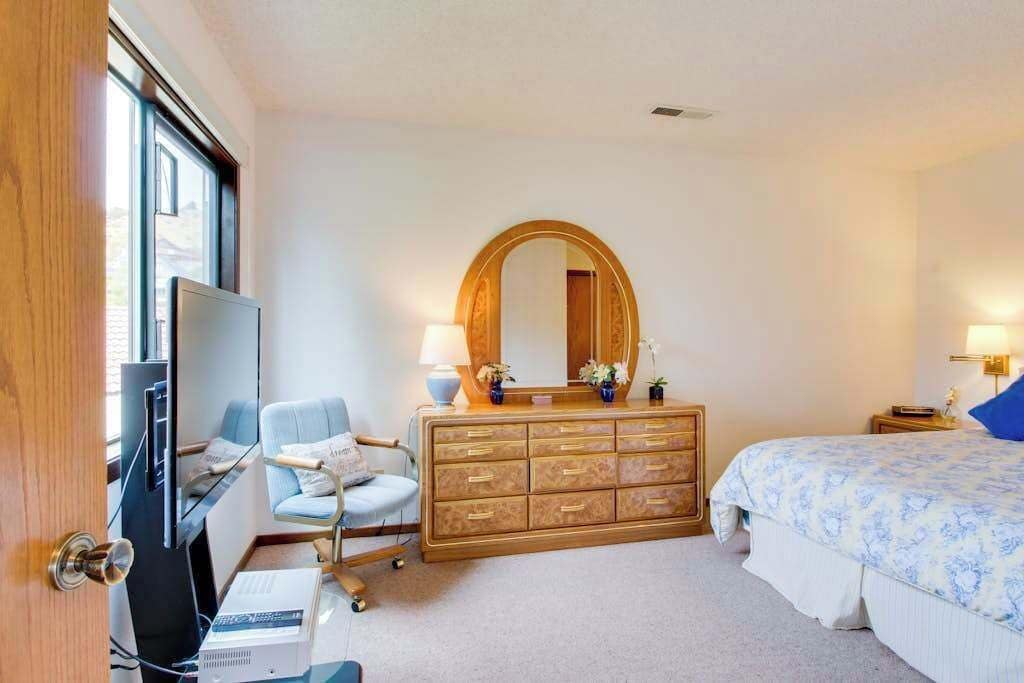 1 bedroom, iron/ironing board, Internet, bed sheets