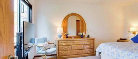 1 bedroom, iron/ironing board, Internet, bed sheets