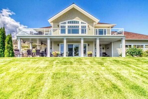 A two-story house with a covered porch, large windows, and a well-maintained lawn. - Huge 2BR Lakeview - Fireplace - Balcony - W&D (Manson)