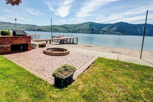 3BR Lakefront - Dock - Deck - Firepit - W&D