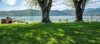 3BR Lakefront - Dock - Deck - Firepit - W&D