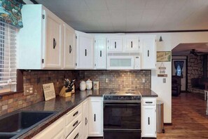 Private kitchen - Cozy 3BR Mountainview - Fireplace - Patio (Leavenworth)