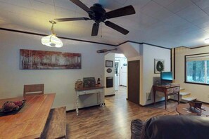 Interior - Cozy 3BR Mountainview - Fireplace - Patio (Leavenworth)
