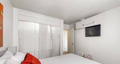 Updated 3BR Lakeview - Balcony - Washer/Dryer